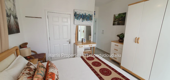 Modern & bright apartment on second floor for rent in Pereybere 