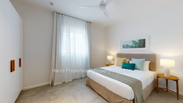 Luxurious apartment for sale on the ground floor with swimming pool and private garden