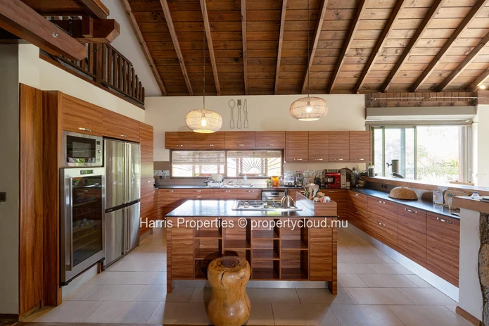 Magnifique villa RES de style balinais à vendre dans un complexe résidentiel sécurisé à Grand Baie