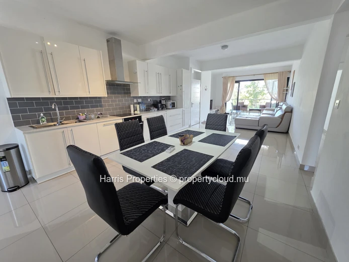 Splendid 2nd floor apartment for rent in a high-end residence in Pereybere, with lift access