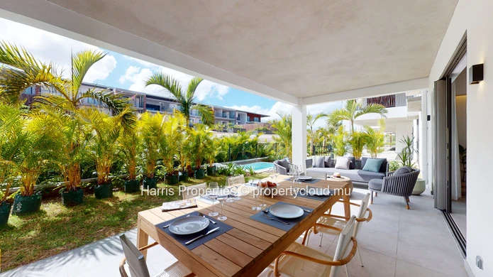 Luxurious apartment for sale on the ground floor with swimming pool and private garden