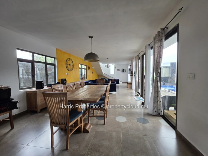 Grande et magnifique maison de 6 chambres avec deux studios à vendre