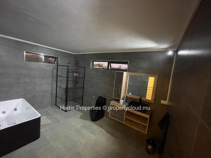 Maison spacieuse à vendre - Grand Gaube