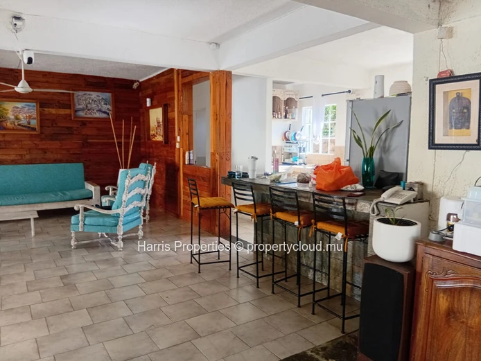 BELLE MAISON MEUBLÉE AVEC PISCINE À VENDRE À Roches Noires Village