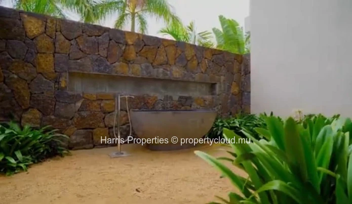 Stunning Luxury Villa for Sale – Golf Course Community, East