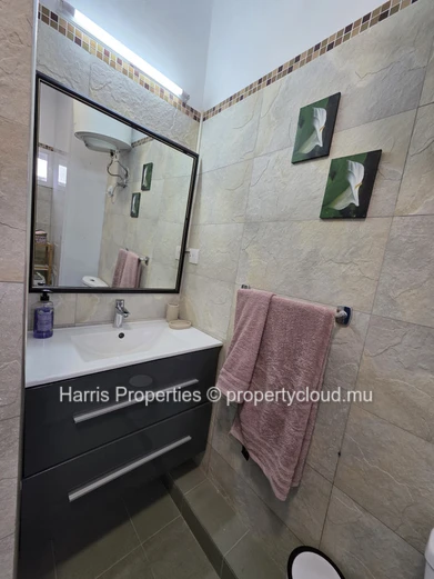 Modern first floor apartment for rent in Pereybere