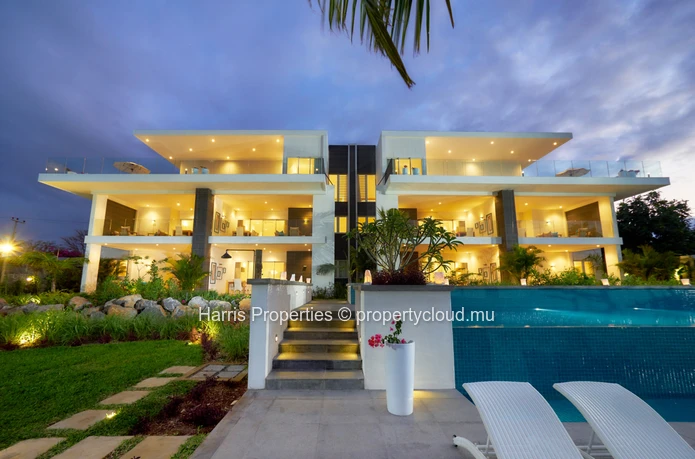 Stunning modern 1st floor apartment for rent in a beachfront residence, Cap Malheureux