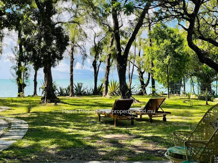 Sumptuous 3 bedrooms waterfront villa for sale - Calodyne