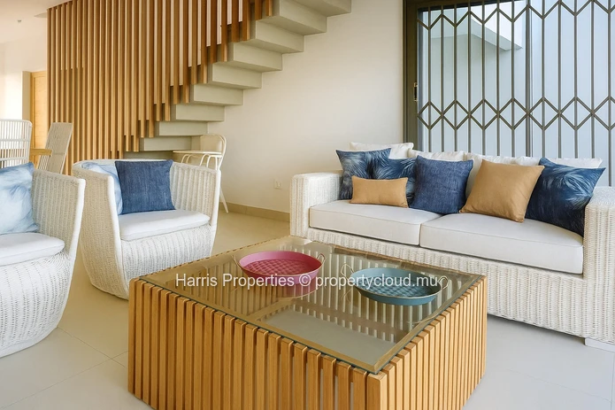 Exquisite Waterfront Duplex in Calodyne – Le Barachois