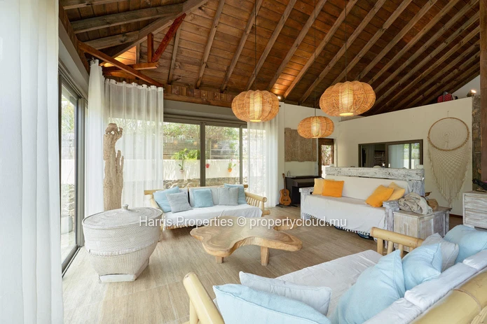 Magnifique villa RES de style balinais à vendre dans un complexe résidentiel sécurisé à Grand Baie