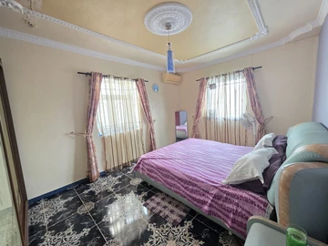 5 Bedroom House