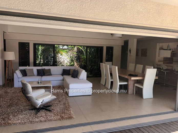 For sale: Luxurious 400m2 villa with 4 ensuite bedrooms in Grand-Baie