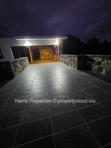 Stunning Modern Villa for Rent – Grand Gaube