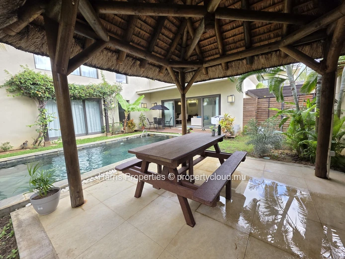 Cozy and luxurious villa for rent in a secure and calm residence in Pereybere 