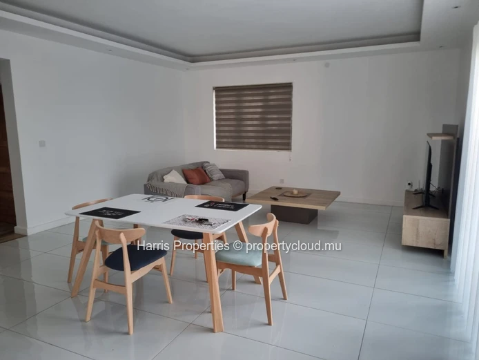 Beautiful and modern second floor apartment, with lift, for rent in a secure residence in Baie du Tombeau