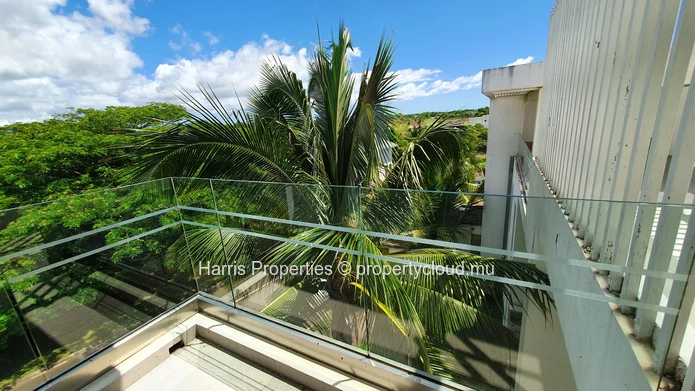 Beautiful penthouse with private rooftop for sale, in Cour Ambrée