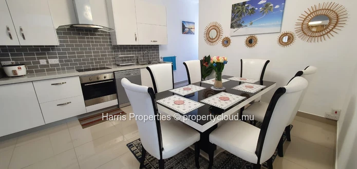 Modern & bright apartment on second floor for rent in Pereybere 
