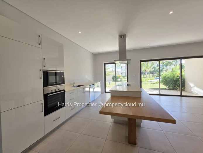 High standard G+2 apartment project with sea view located in Pointe aux Canonniers