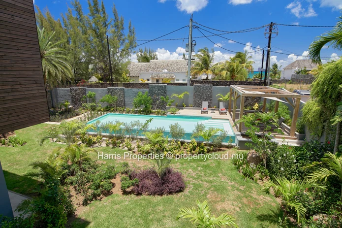 G+2 apartment – Pointe aux Canonniers (2 minutes by car from Mont Choisy beach)