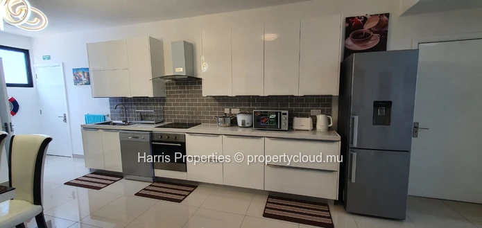 Modern & bright apartment on second floor for rent in Pereybere 