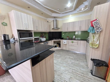 5 Bedroom House
