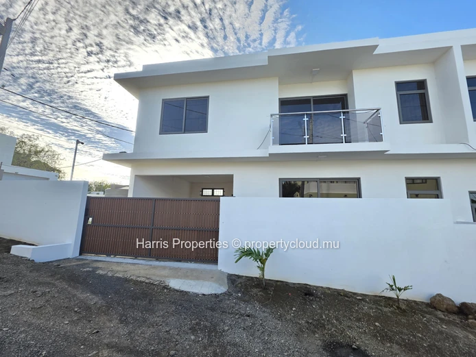 Duplex individuel neuf à vendre à Grand Baie