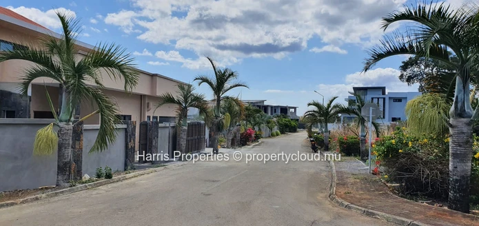 Land of 1418m2 for sale in Morcellement Domaine Les Cascades, Arsenal (Sole Mandate)