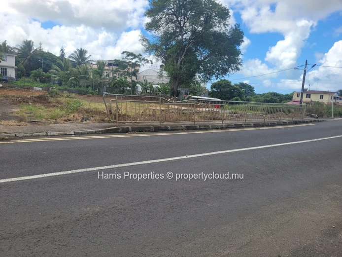 FOR SALE – Exceptional Commercial Lot in Belle Vue Maurel