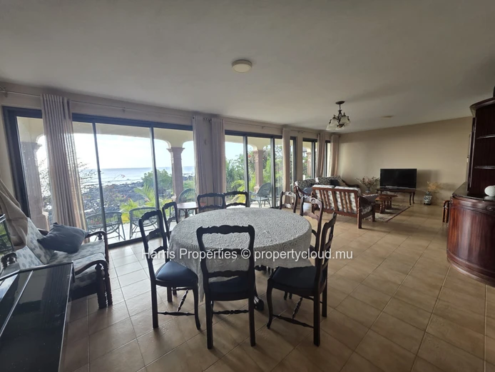 Beautiful rustic-style ground floor apartment for rent in Pointe aux Piments