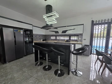 4 Bedroom Villa