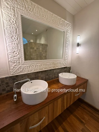Beautiful single-story villa for rent in Bain Boeuf