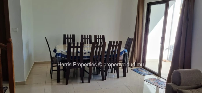 New modern duplex for rent in a secure residence with shared swimming pool in Pereybere