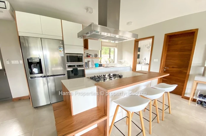 Exquisite high end villa for sale in Pereybere