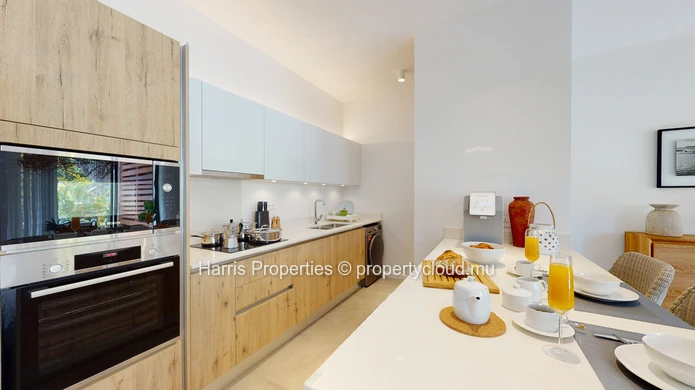 Luxurious apartment for sale on the ground floor with swimming pool and private garden