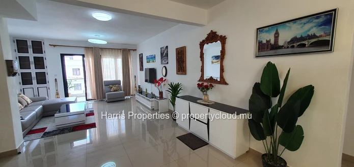 Modern & bright apartment on second floor for rent in Pereybere 