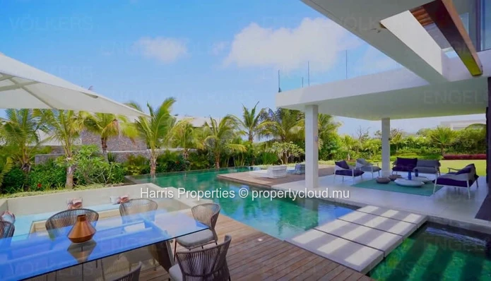 Stunning Luxury Villa for Sale – Golf Course Community, East