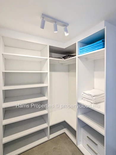 For rent beautiful 4 bedrooms apartment offering a panoramic view of the lagoon - ST ANTOINE