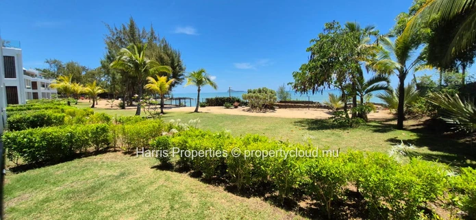 Splendid beachfront apartment for rent in Grand Gaube 