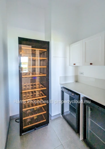 For rent beautiful 4 bedrooms apartment offering a panoramic view of the lagoon - ST ANTOINE