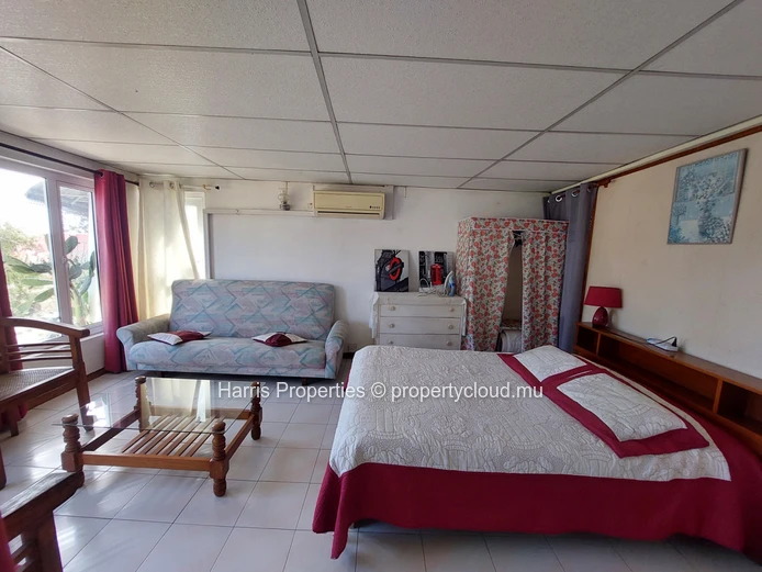 3 bedroom apartment for rent on the second floor in Cap Malheureux