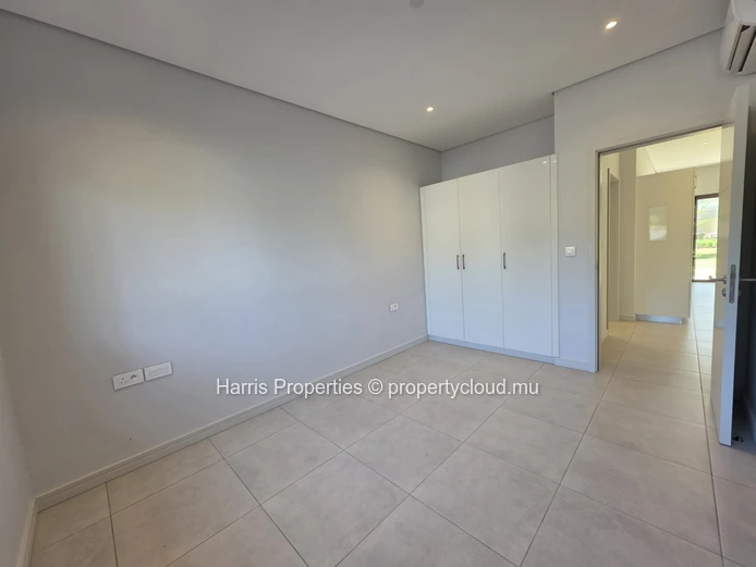 High standard G+2 apartment project with sea view located in Pointe aux Canonniers