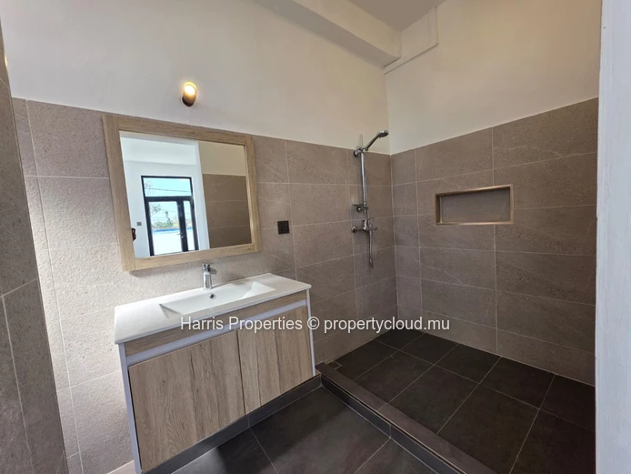 FOR SALE – New beautiful villa in Grand Gaube (Sole Mandate)
