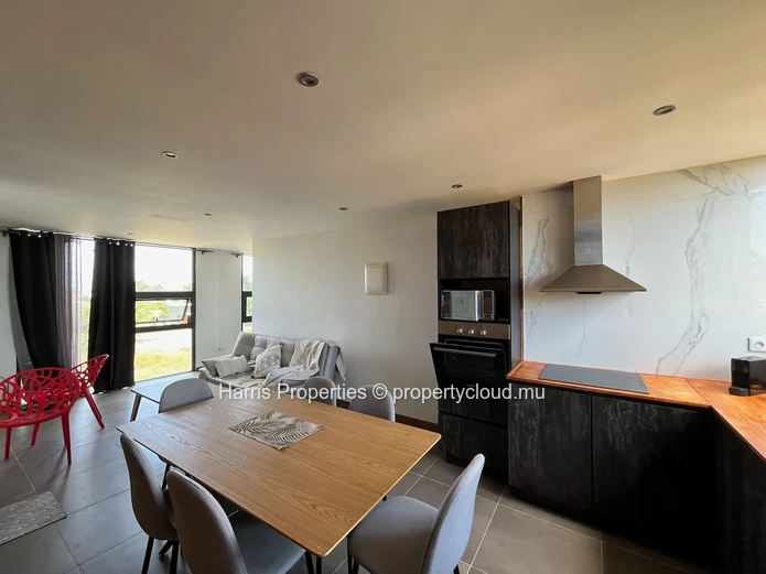 FOR SALE – 2 Penthouse-Style Duplexes with Rooftop Access – Bain Boeuf