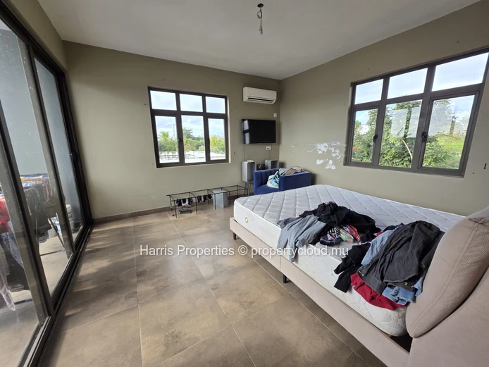 Grande et magnifique maison de 6 chambres avec deux studios à vendre