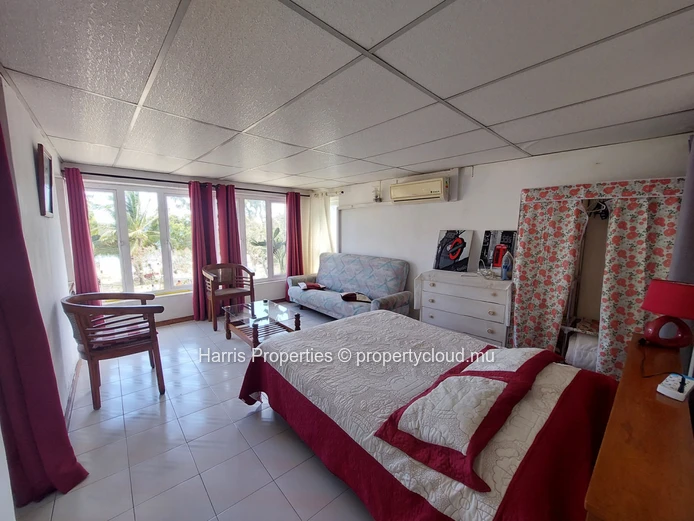 3 bedroom apartment for rent on the second floor in Cap Malheureux