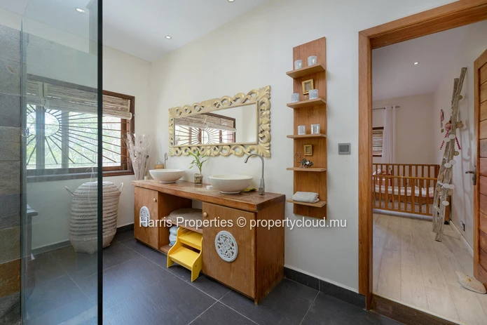Magnifique villa RES de style balinais à vendre dans un complexe résidentiel sécurisé à Grand Baie