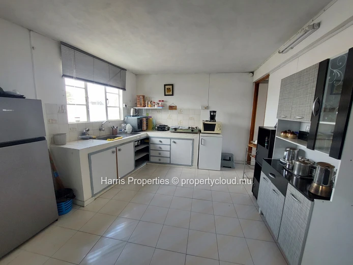 3 bedroom apartment for rent on the second floor in Cap Malheureux