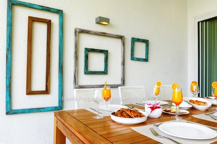 Stunning modern 1st floor apartment for rent in a beachfront residence, Cap Malheureux