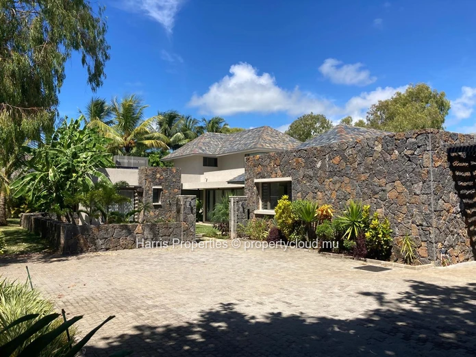 Villa For Sale – Beau Champ, In The Heart Of The Golf Course