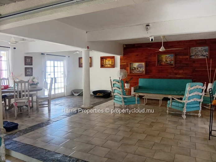 BELLE MAISON MEUBLÉE AVEC PISCINE À VENDRE À Roches Noires Village